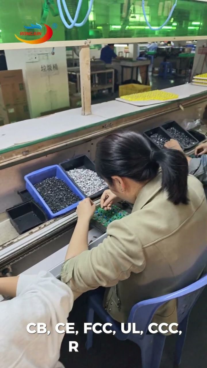 Inside the Rongjun GaN charger factory